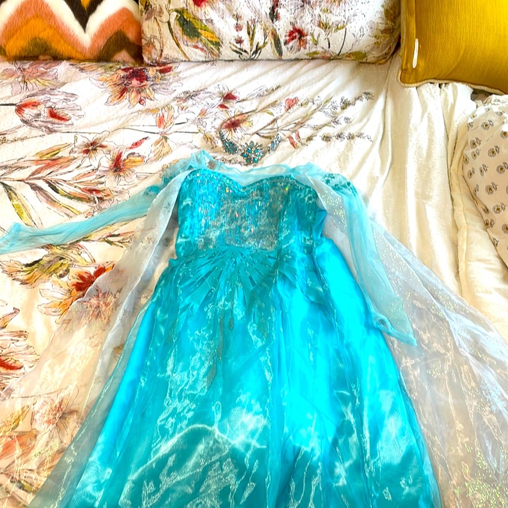 Elsa play dress, she never wore it! Disney brand size 7/8 with headband